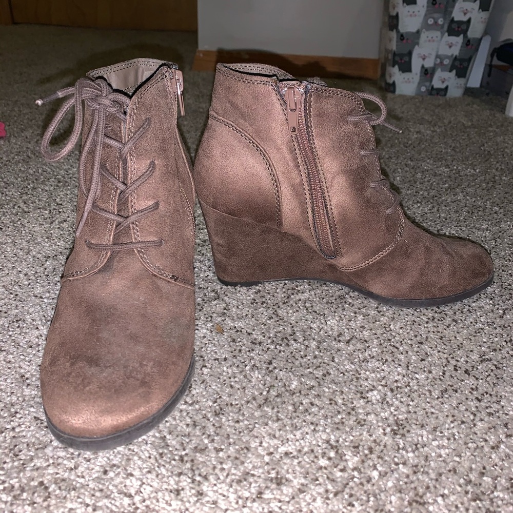ZIP UP ANKLE BOOTIES